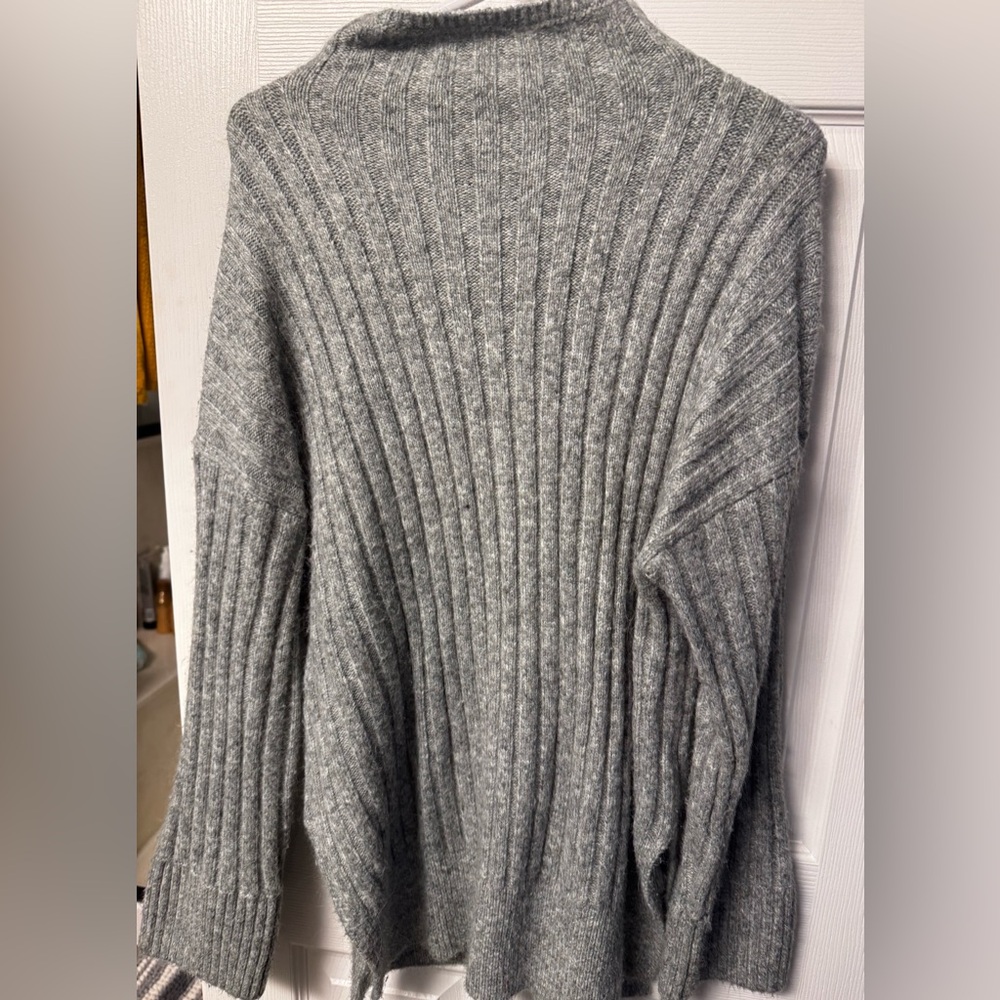 Abercrombie & Fitch Gray Ribbed Turtleneck Sweater